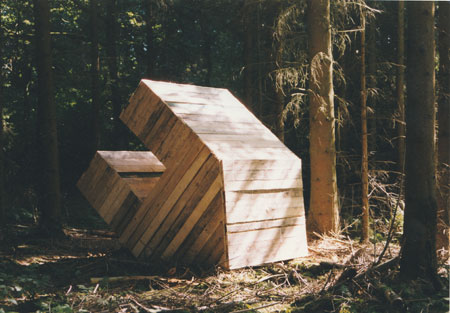 Haus Skulptur im Wald